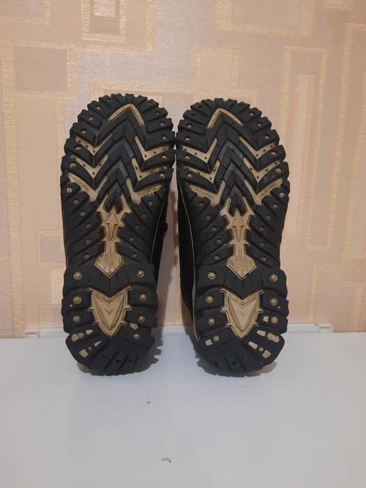 Зимові ботинки 42р