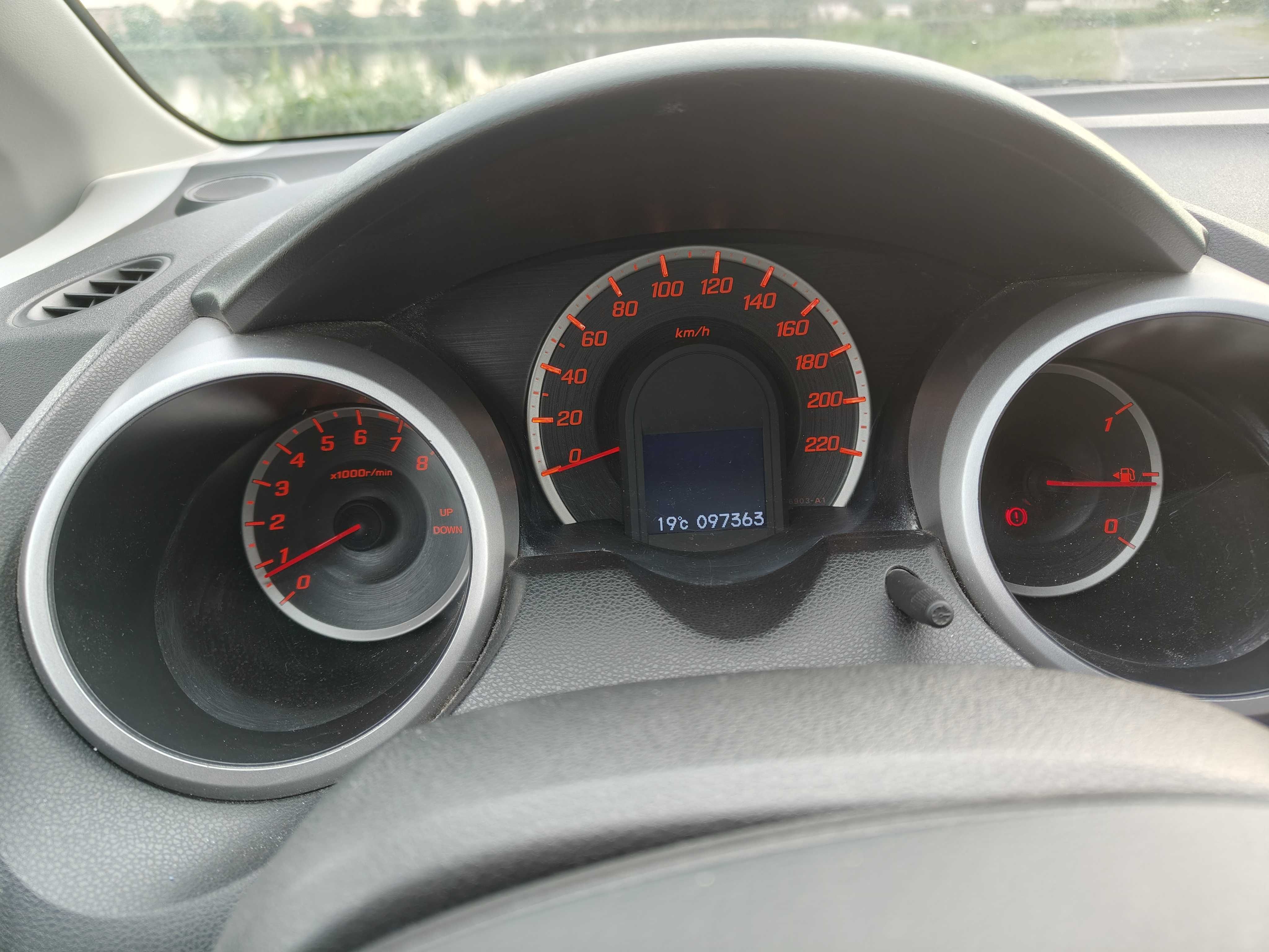 Sprzedam Honda jazz 97000 przebieg