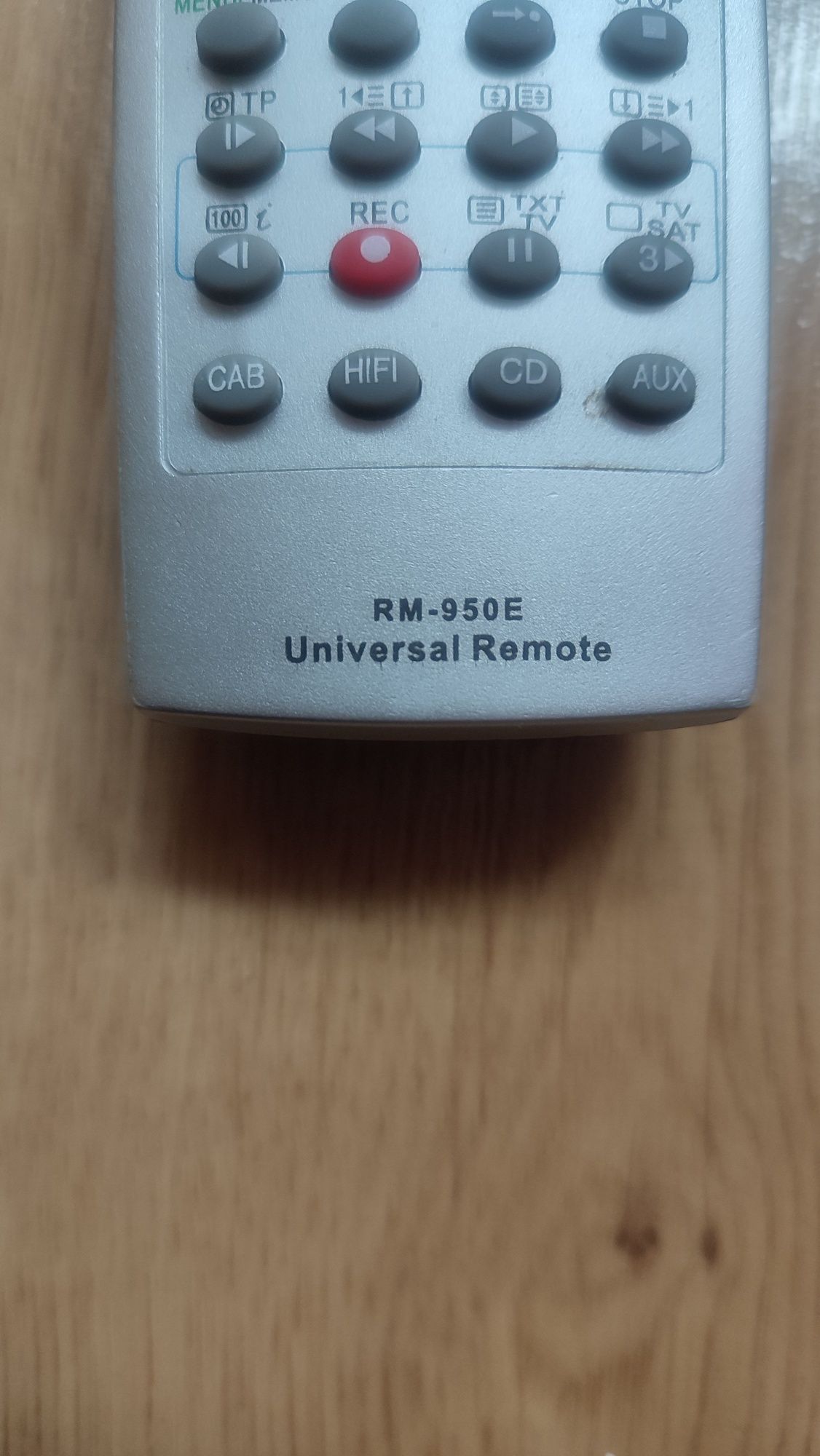 Pilot do telewizora uniwersalny model RM-950E