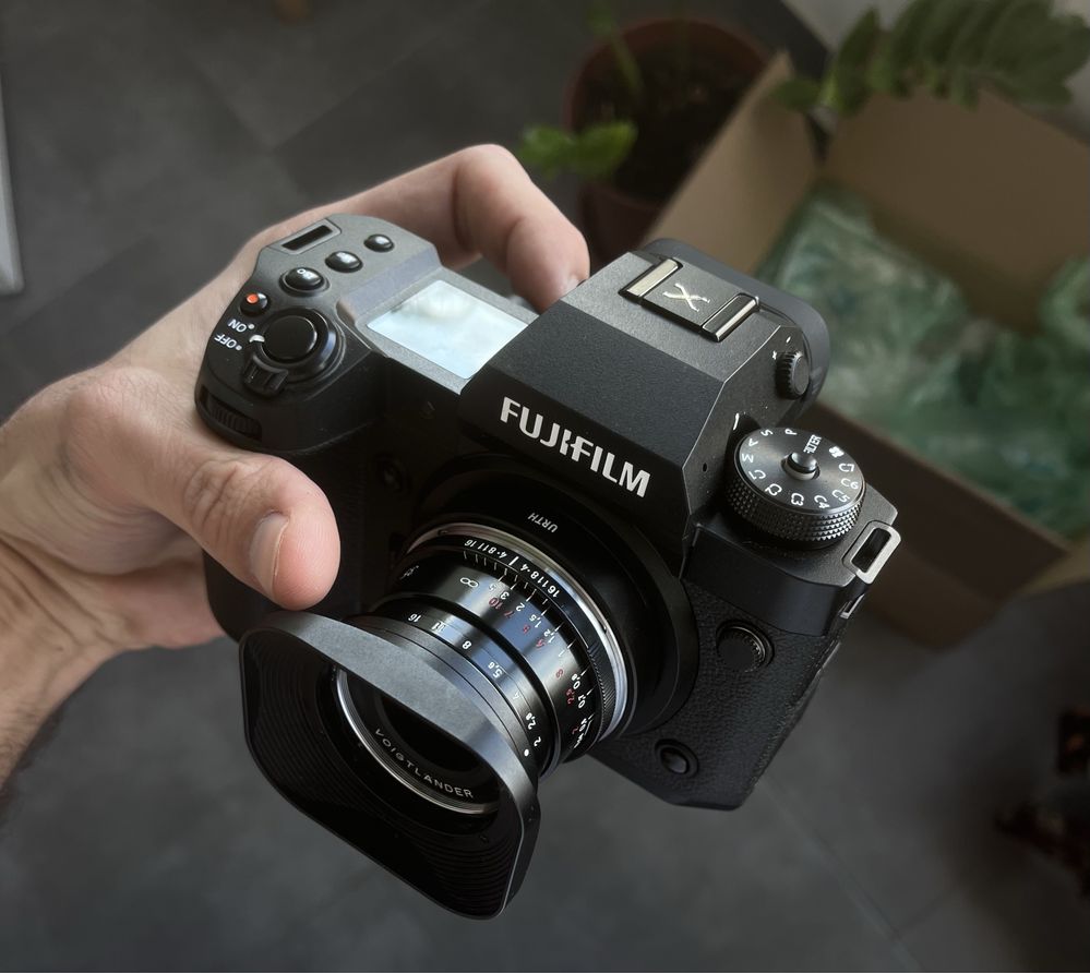 Fujifilm X-H2.