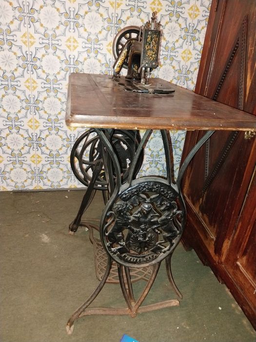 Maquina de costura antiga