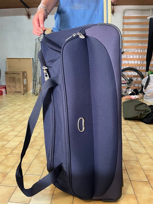 Mala de viagem da Delsey em tecido azul escura