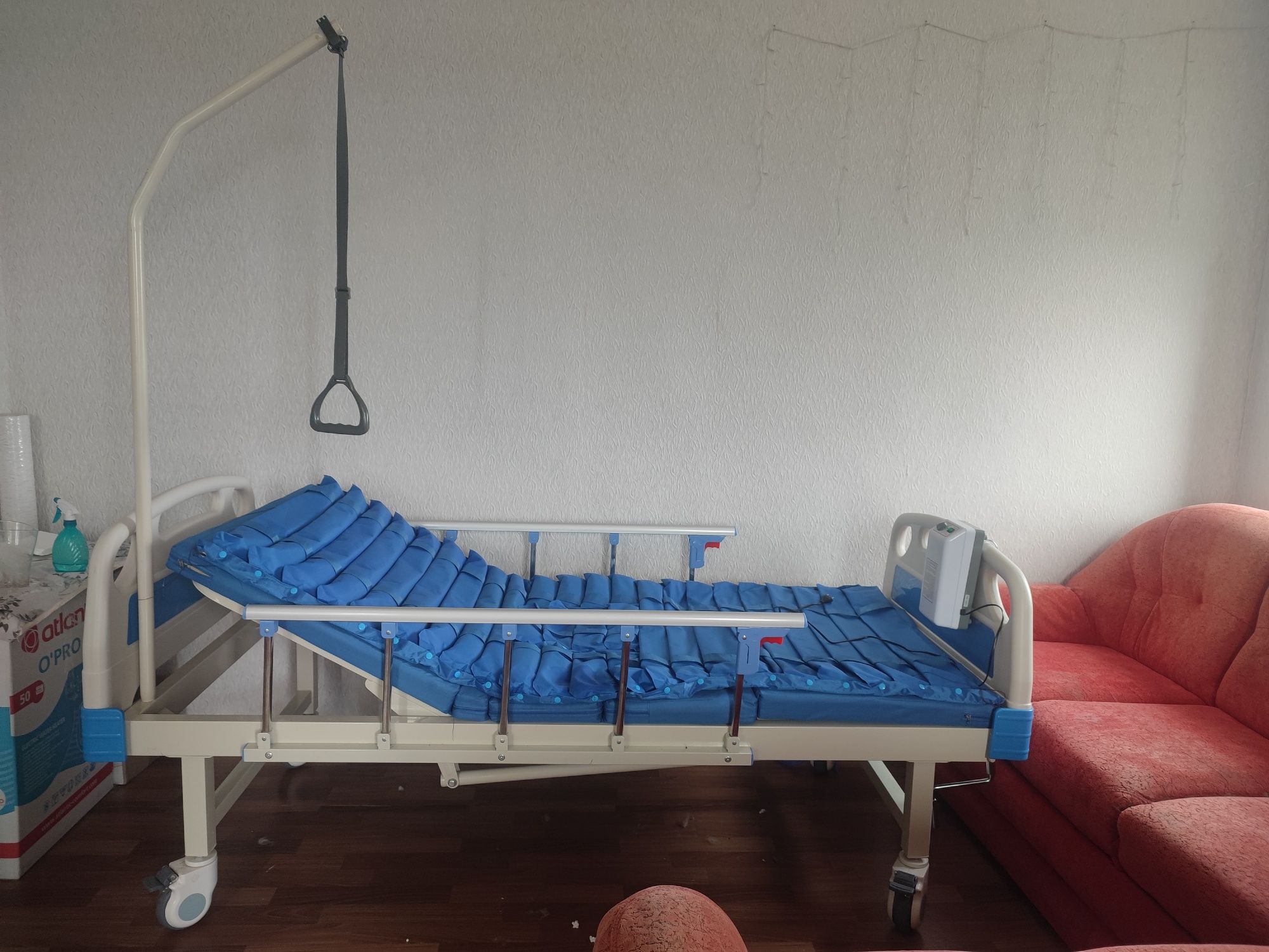 Продам кровать медицинскую МED1 подъем спинки и ног, горшок, столик