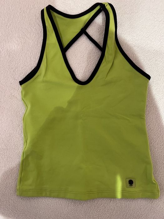 Tops desportivos