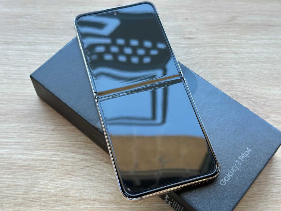 Telefon Samsung Galaxy Z Flip 4 128 GB / 8 GB RAM – 12mcy gwarancji!