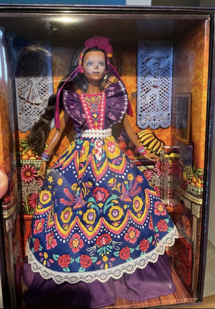 Barbie 2022 Día De Muertos Lalka w tradycyjnej falbaniastej sukience