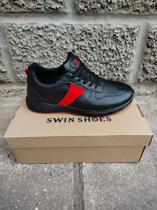 Стильні чоловічі кросівки. В наявності  25,7/26,2/26,7/27,2/ 28см