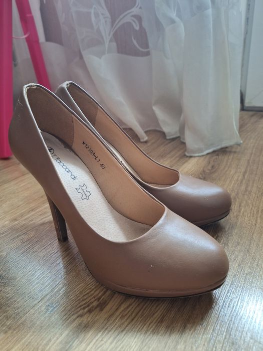 Туфлі лодочки бежеві на каблуку