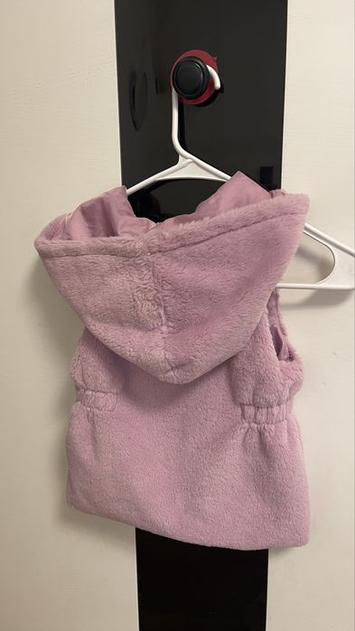 Зимня безрукавка для дівчинки DKNY