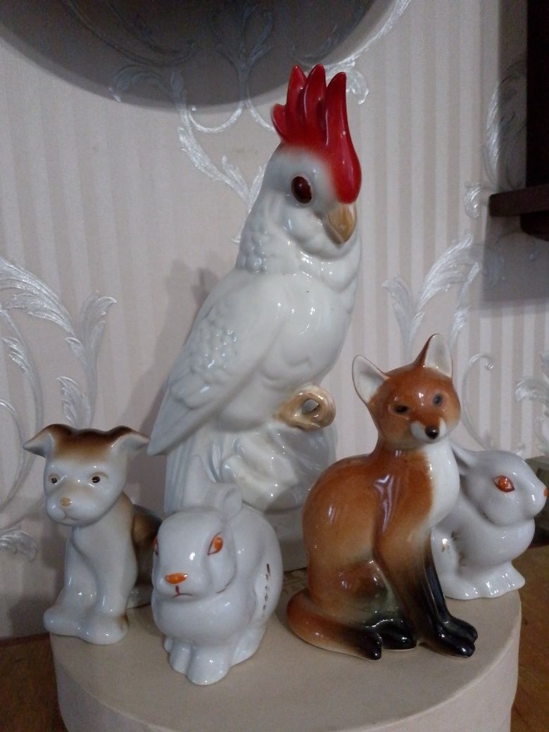Продам фарфоровые статуэтки.