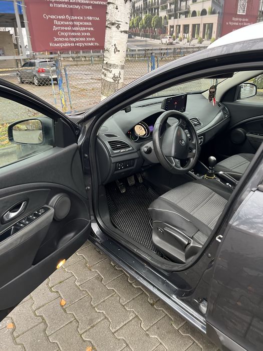 Рено меган 2010 року