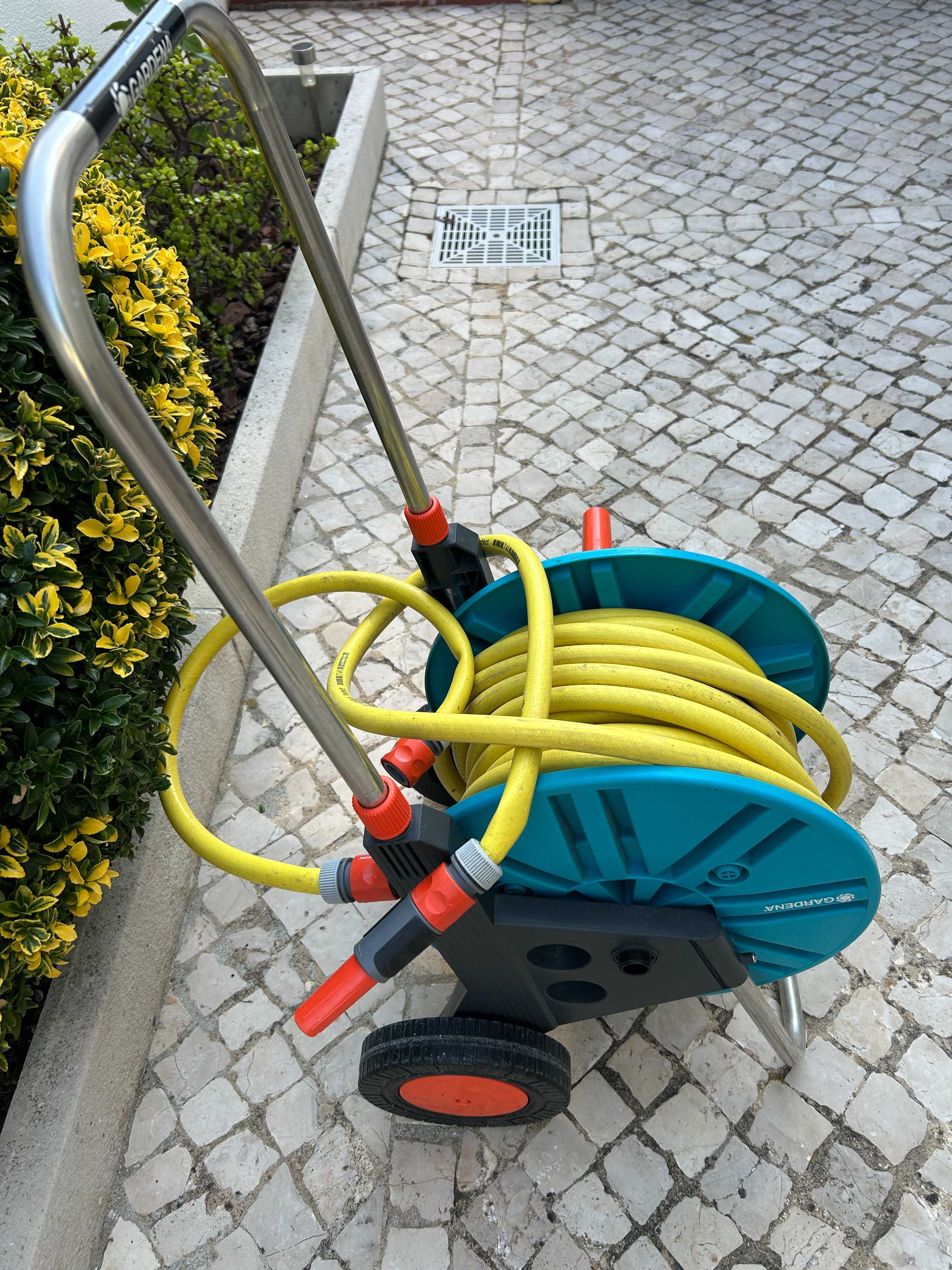 Enrolador de Mangueira de Jardim 20m Gardena, com acessórios