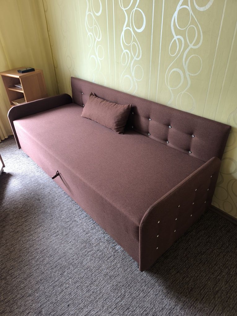 REZERWACJA Sofa bordowa, tapczan, pojemnik na pościel, kryształki