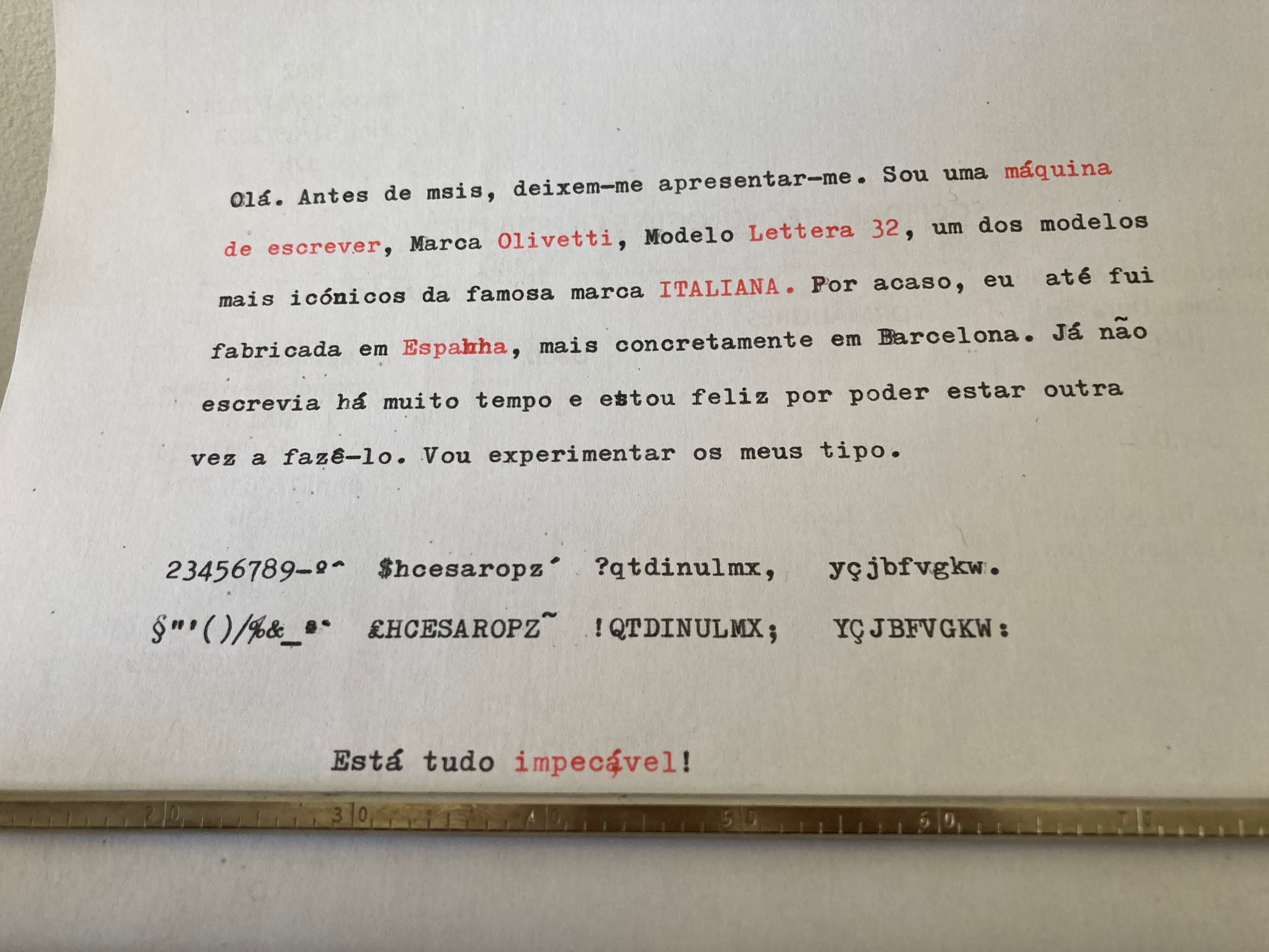 Máquina de escrever  ***  Olivetti Lettera 32