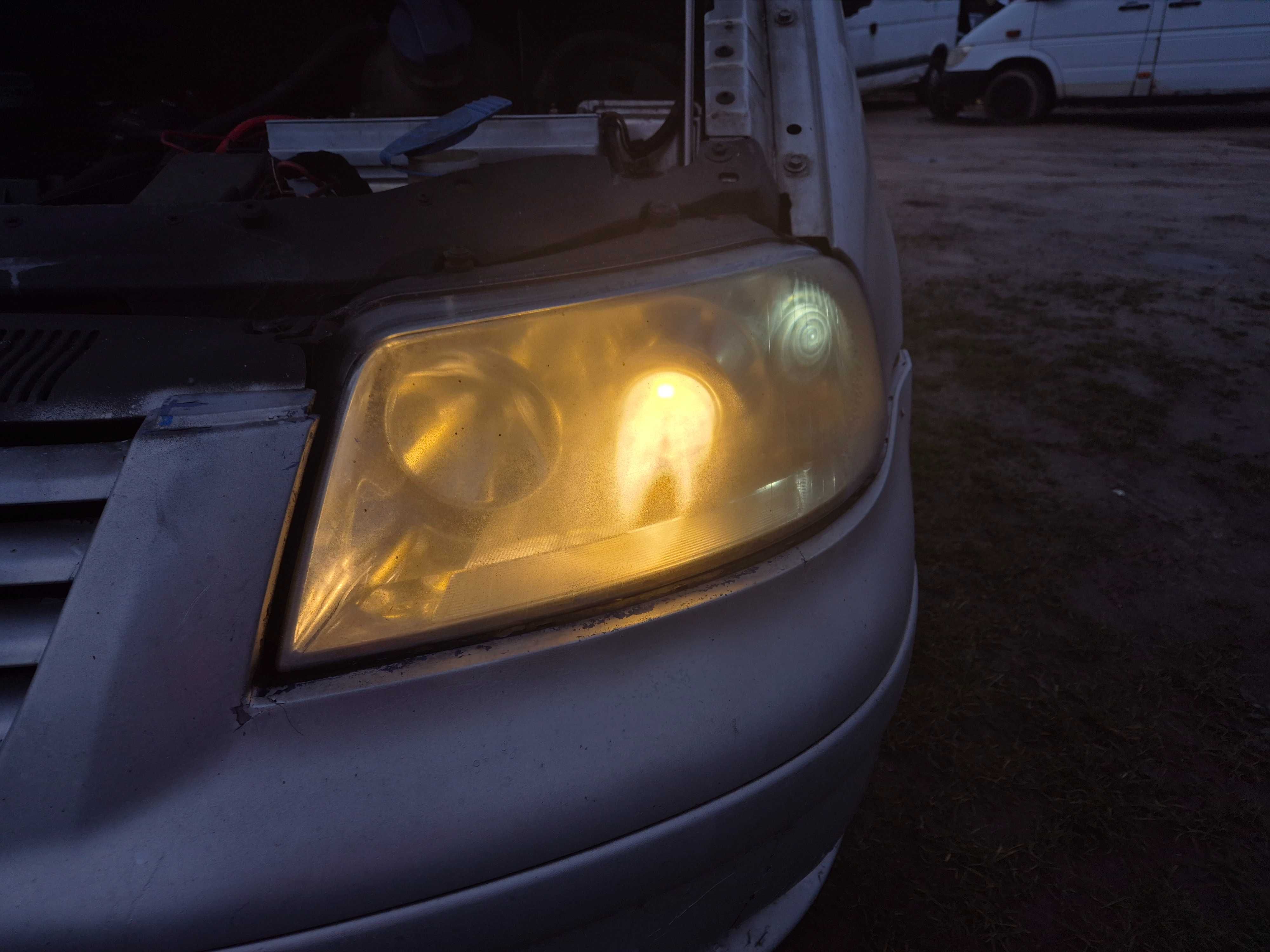 WV Sharan 00-10 Lampy przednie XENON uszkodzone na części