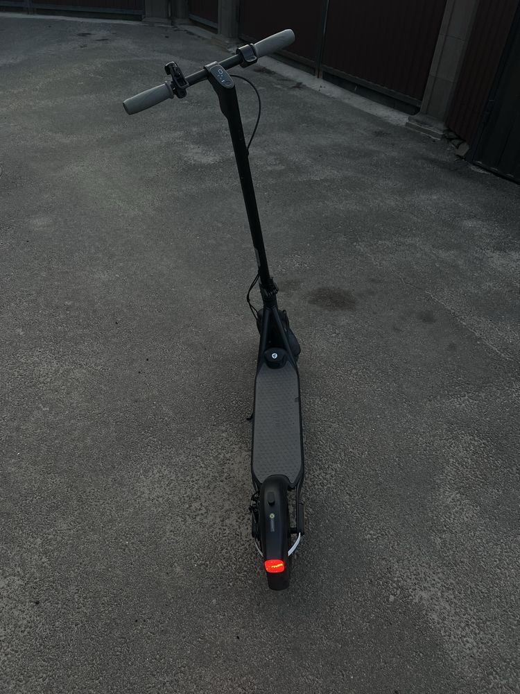 Продам електросамокат Ninebot F25E