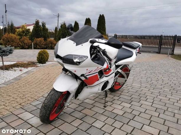 YAMAHA YZF R6 600 rok 2001