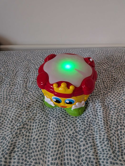 Brinquedo com música e luz