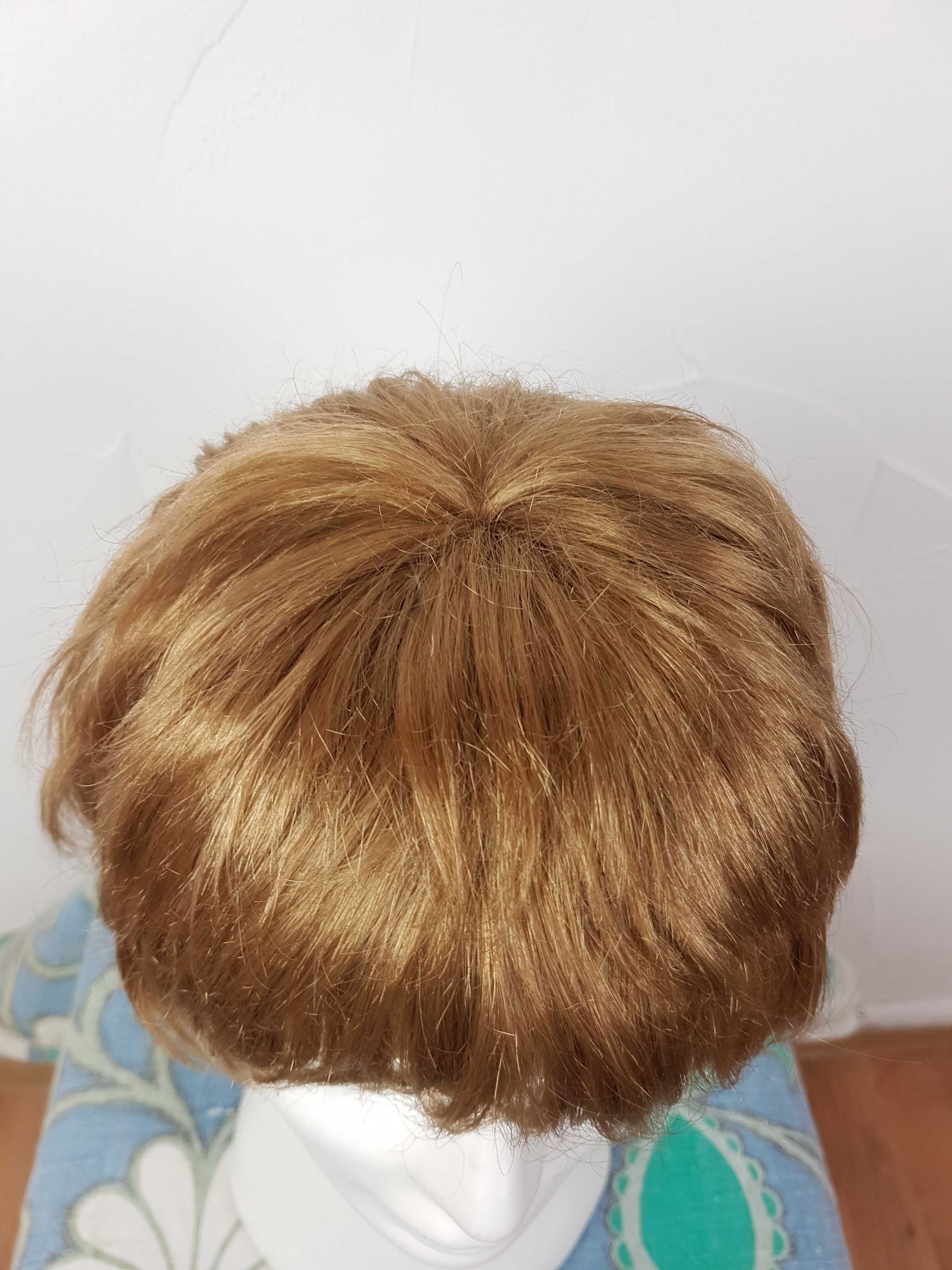 Peruka ciemny blond, brązowa, włosy półdługie H072