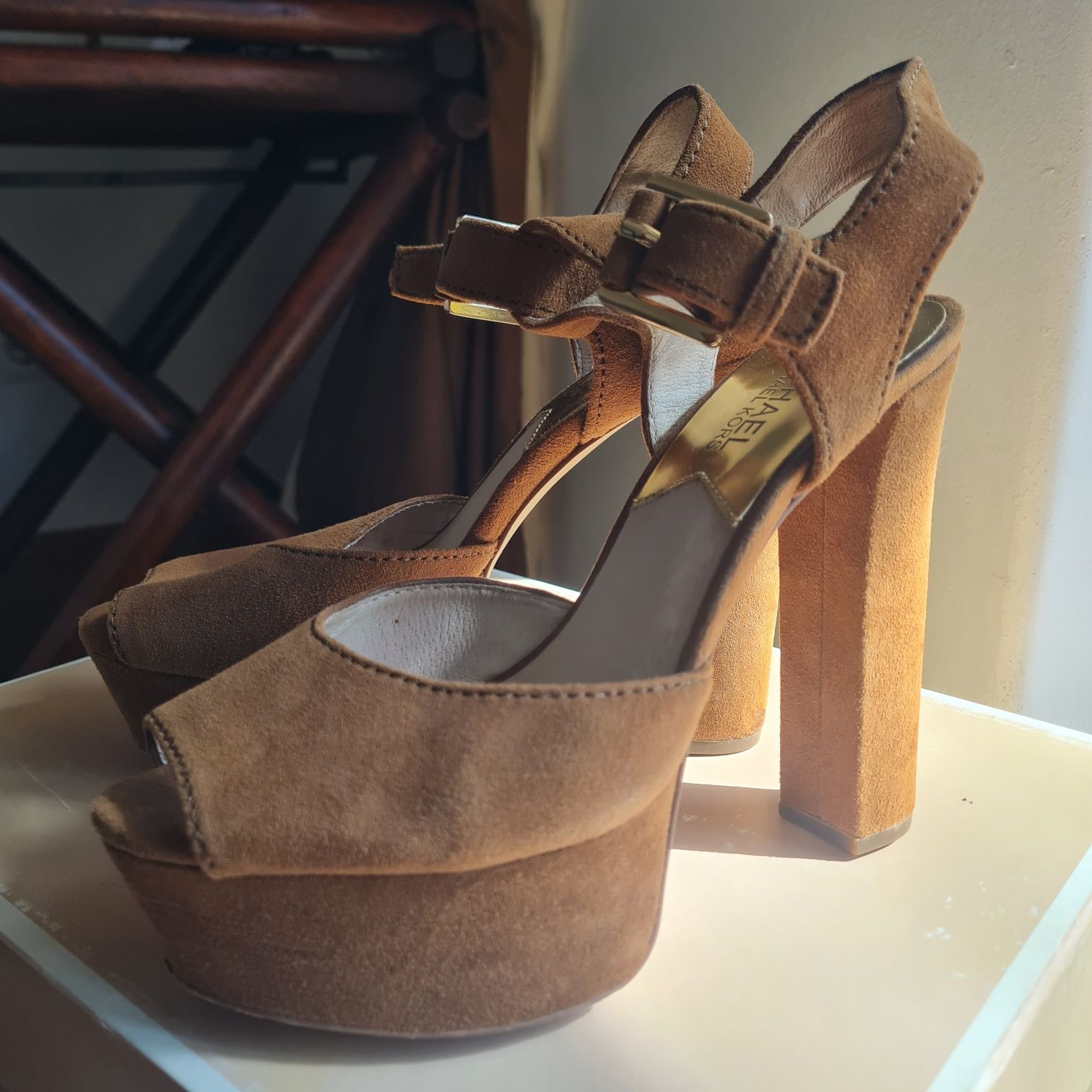 Sandálias compensadas Michael Kors