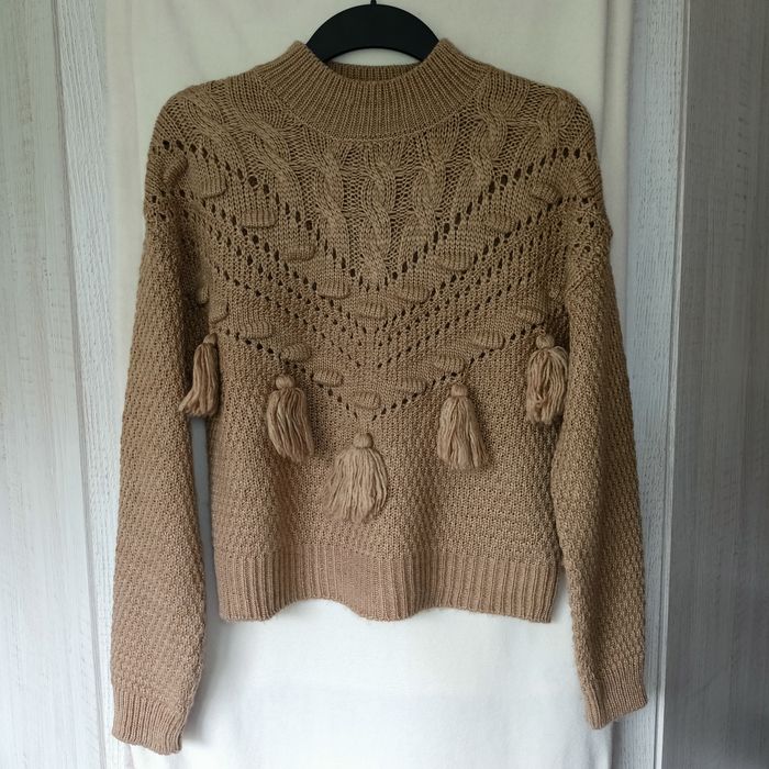 Sweterek z frędzlami