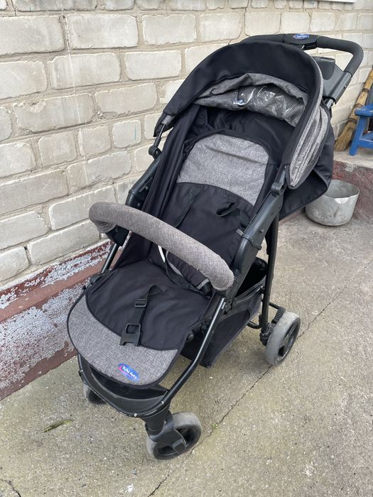 Прогулянкова коляска