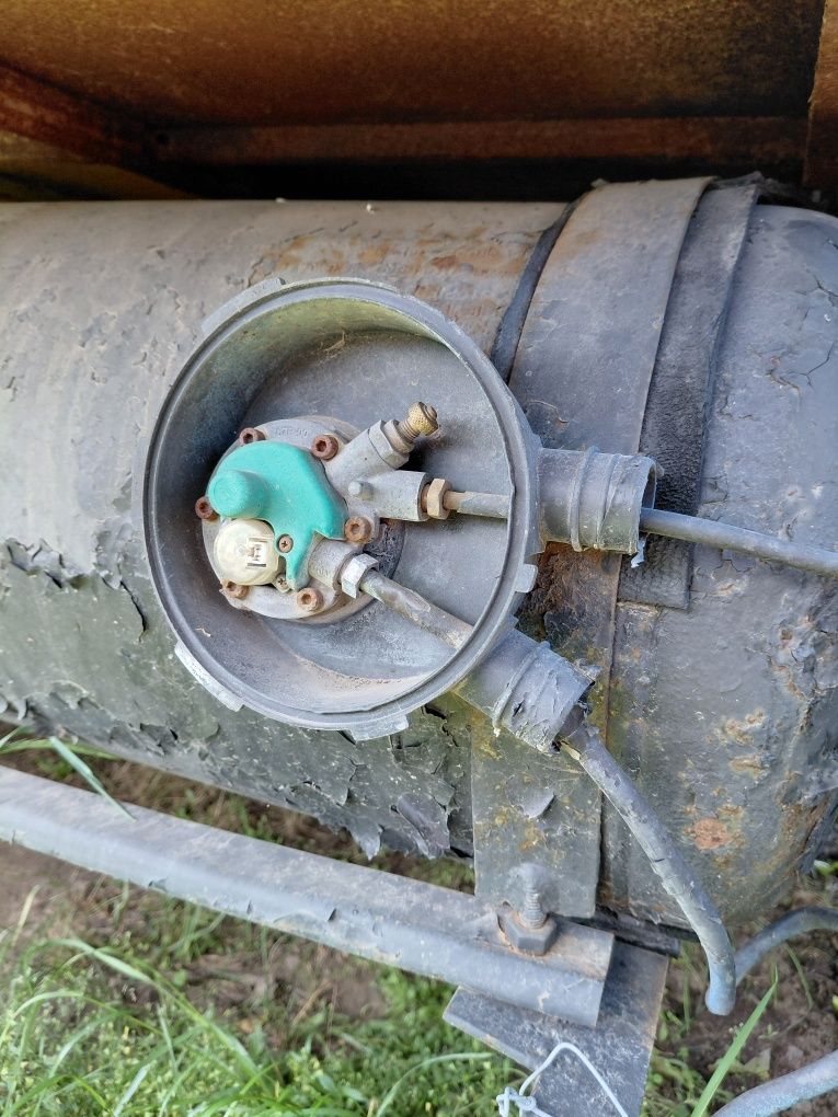 Продам газове обладнання на газ зіл...стояло на газ 3307...робоче..бал