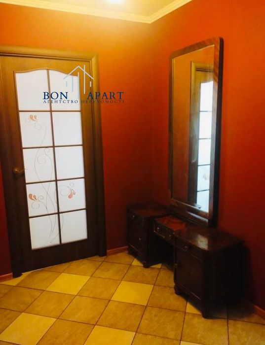 В.Івасюка метро Оболонь