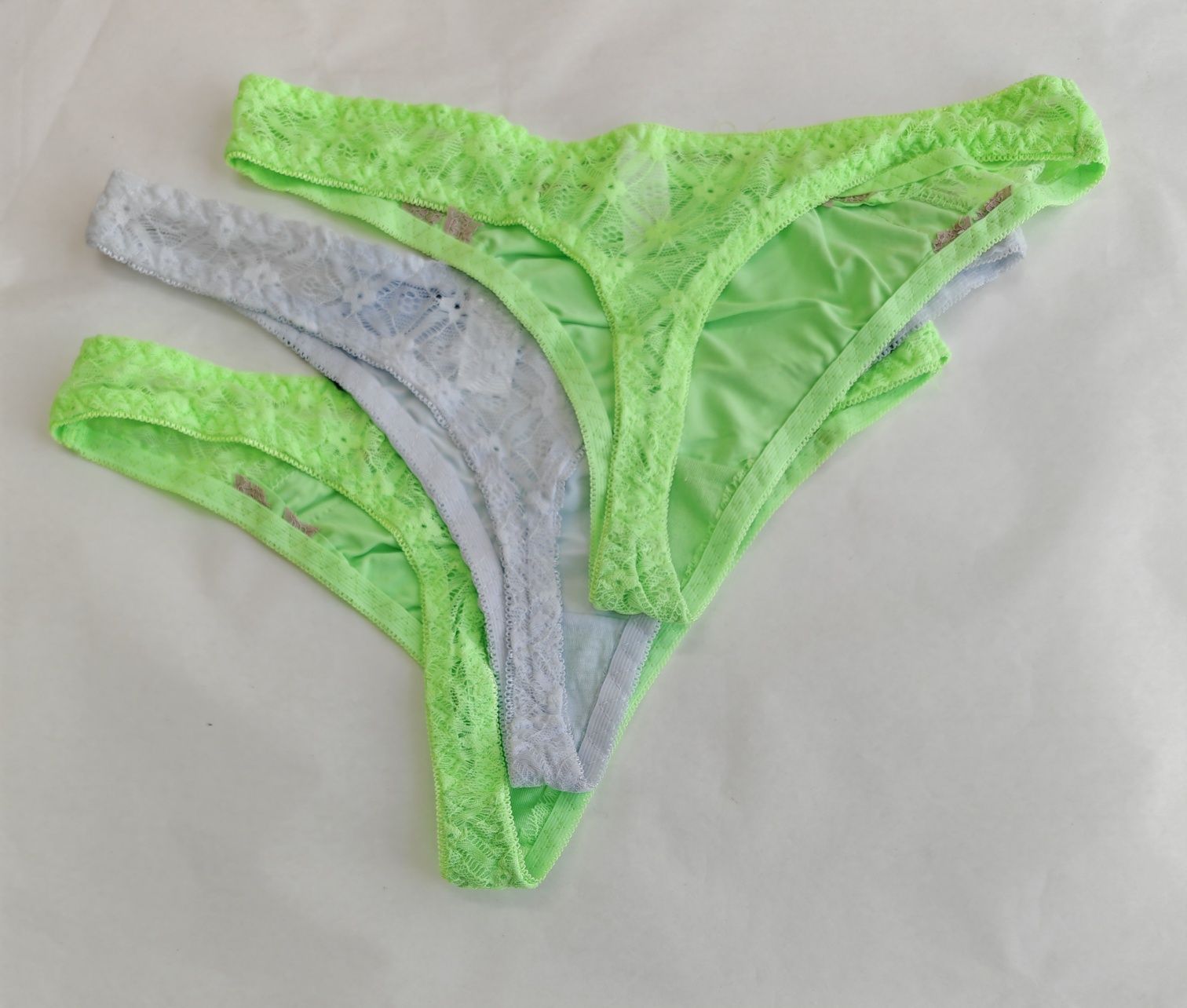 Stringi damskie.