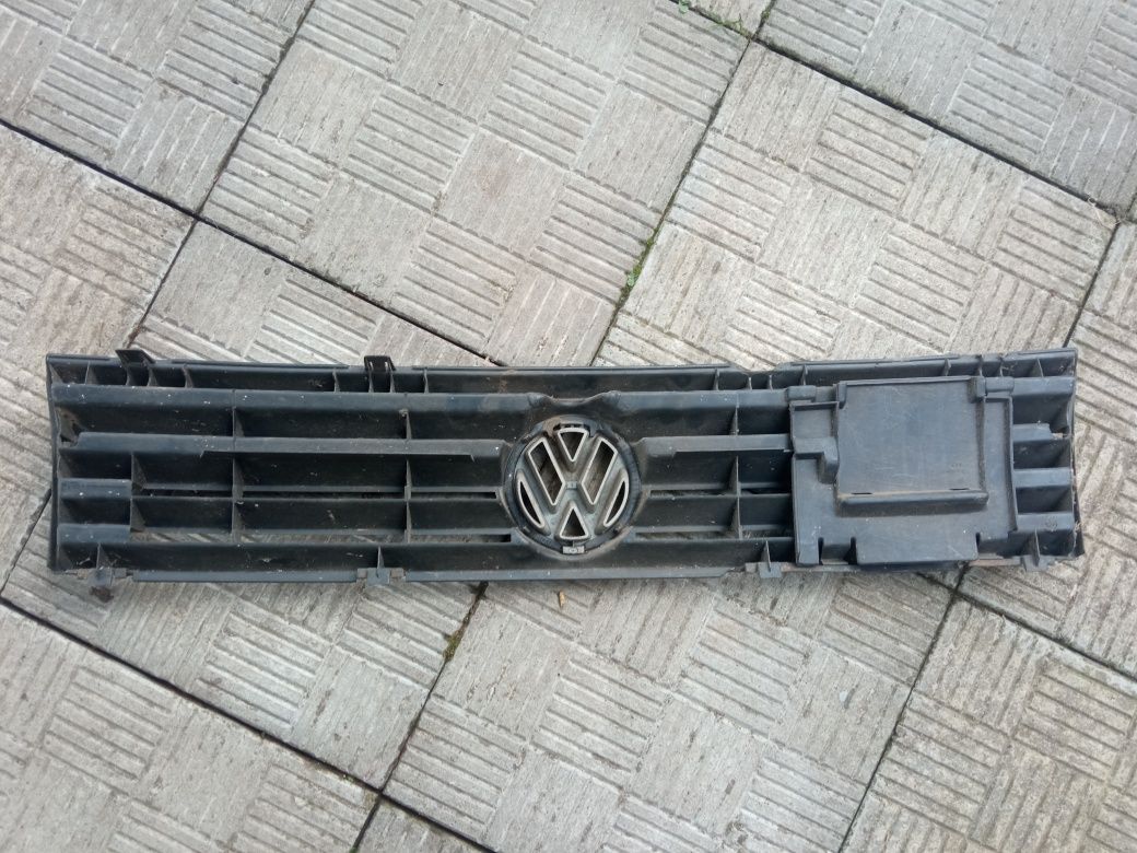 Решітка радіатора Volkswagen 867853653