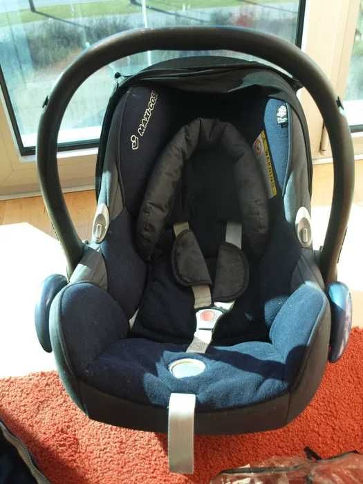 Carro de Passeio "Quinny" cor preto + Babycoq Maxi Cosi
