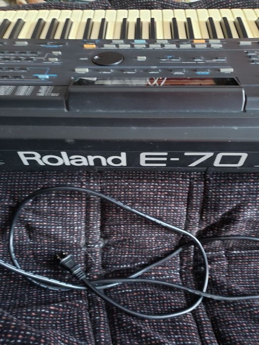 Teclado Roland e70