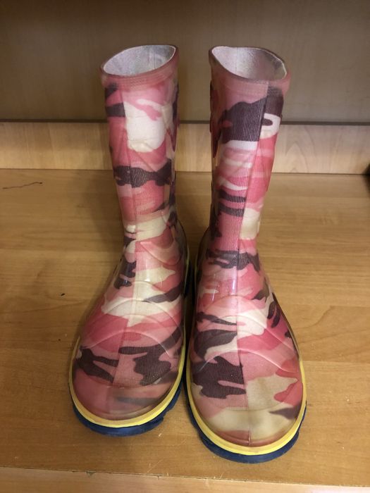 Віддам безкоштовно чобітки резинові 34 розмір