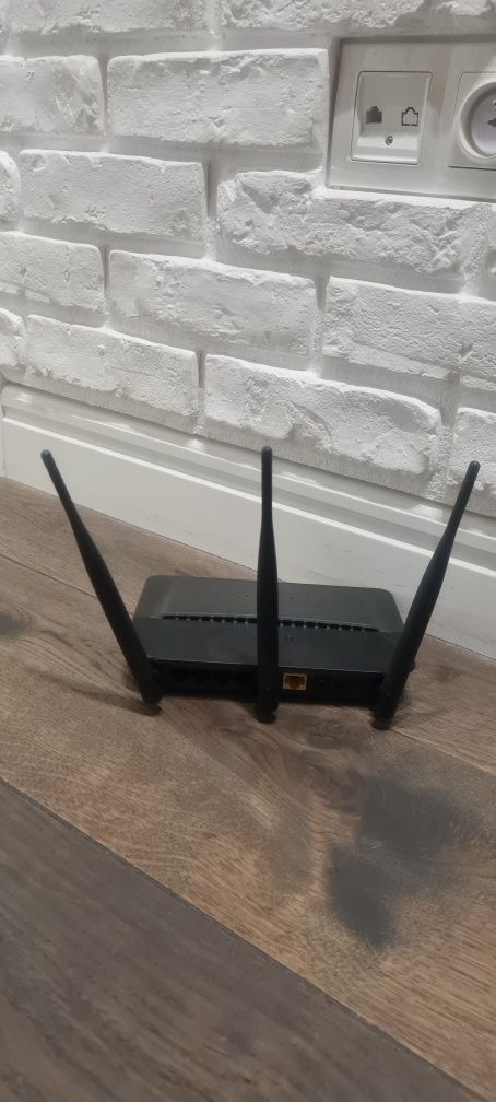 Router D-Link DIR 809