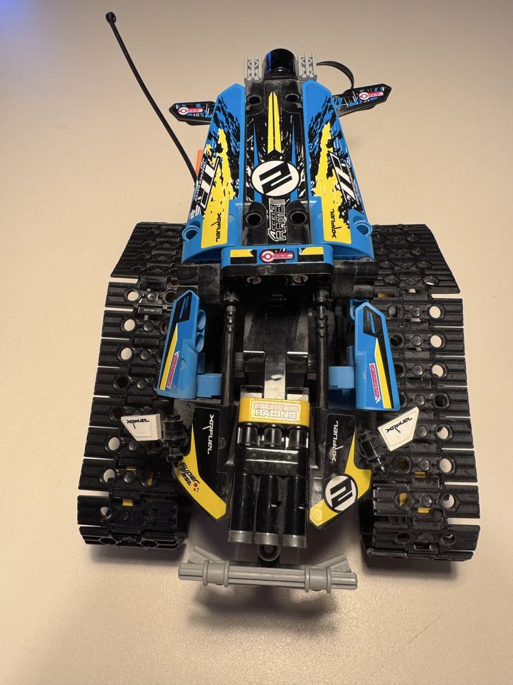 LEGO Technic 42095 Sterowana Wyścigówka Kaskaderska