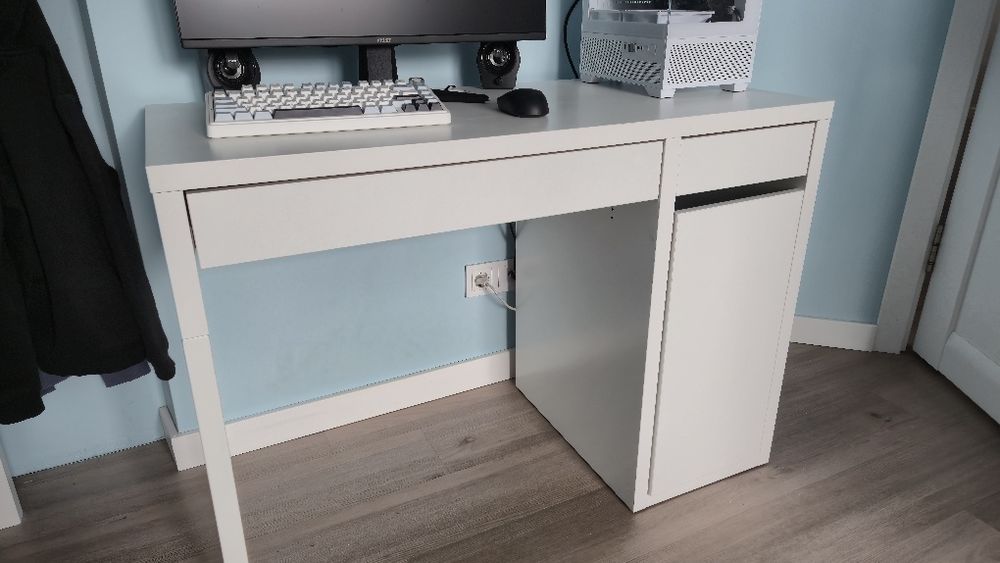 Продам письмовий стіл IKEA MICKE (МІККЕ), білий, 105×50 см