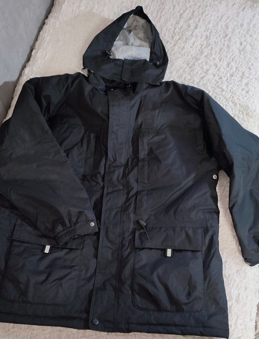 Куртка чоловіча чорного кольору