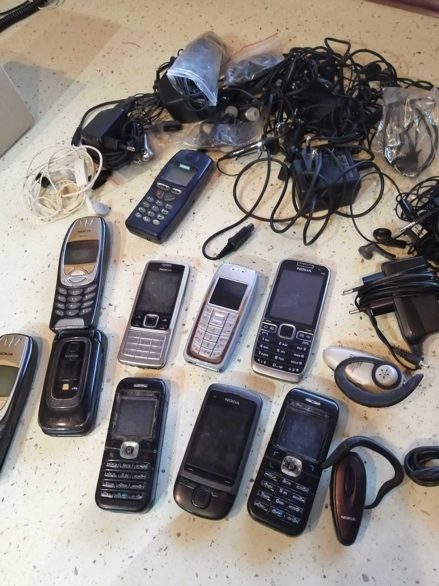 Kultowe oryginalne  telefony Nokia 6310i 2 sztuki  i inne Zestaw