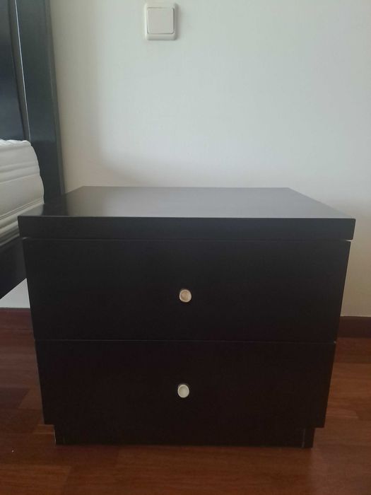 Quarto de casal de cor preta