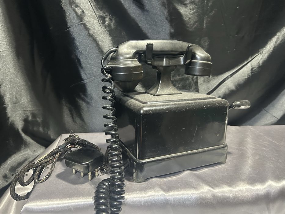 Stary Telefon na Korbkę – Antyk, Bez Cyferblatu