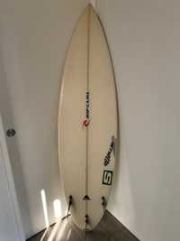 prancha de surf comprada numa loja de surf em 2.a mão na Ericeira