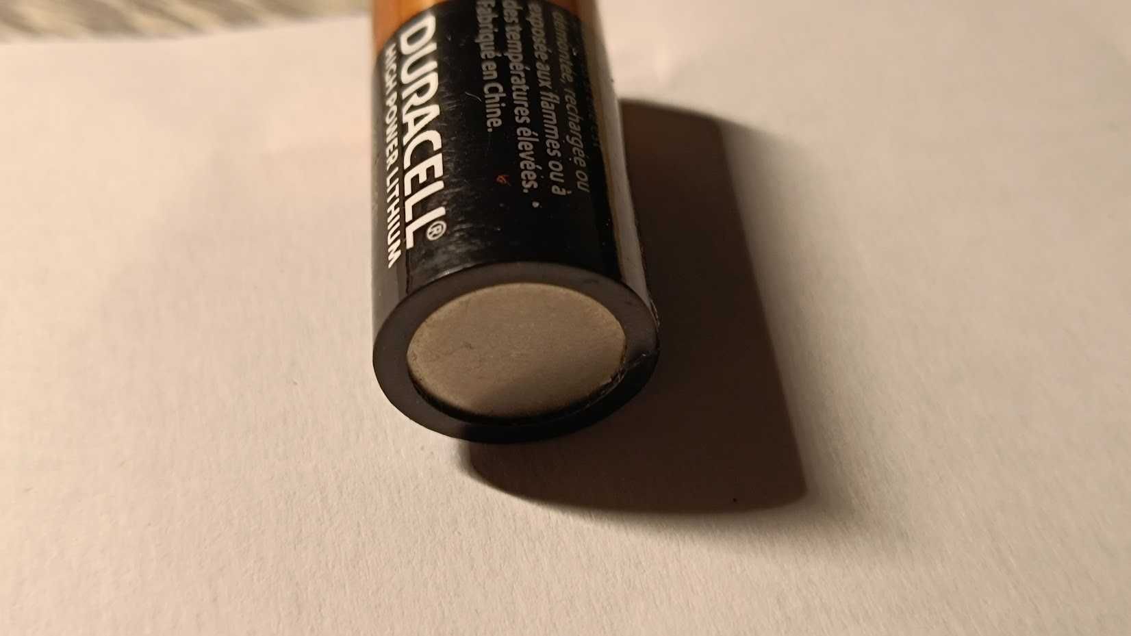 Продам батарейку Duracell LITHIUM CR123  3V