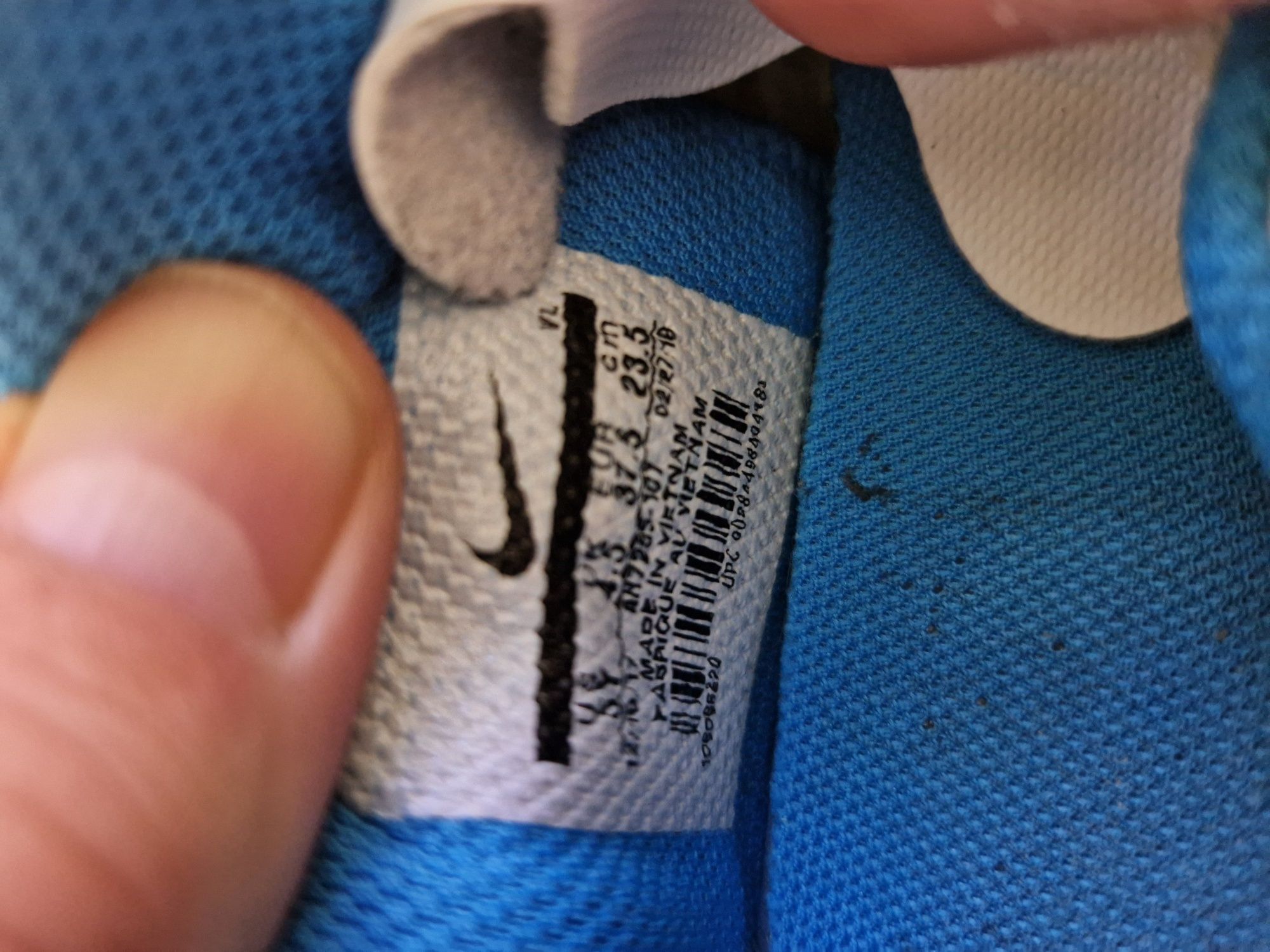 Korki, buty piłkarskie Nike rozmiar 37,5