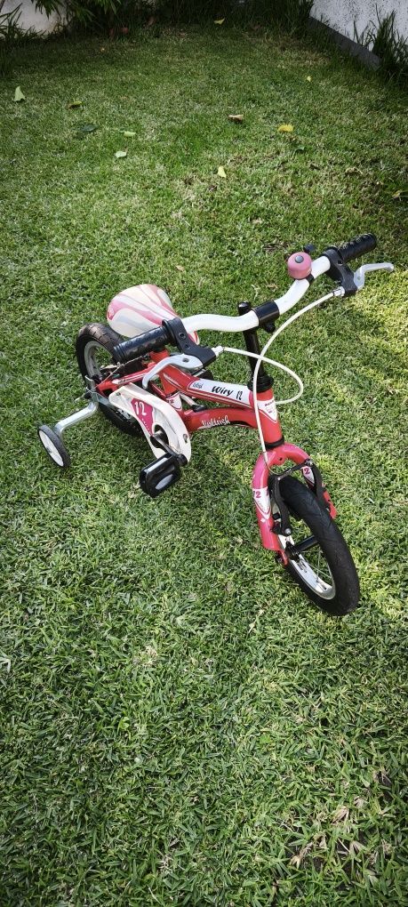 Bicicleta com rodinhas criança