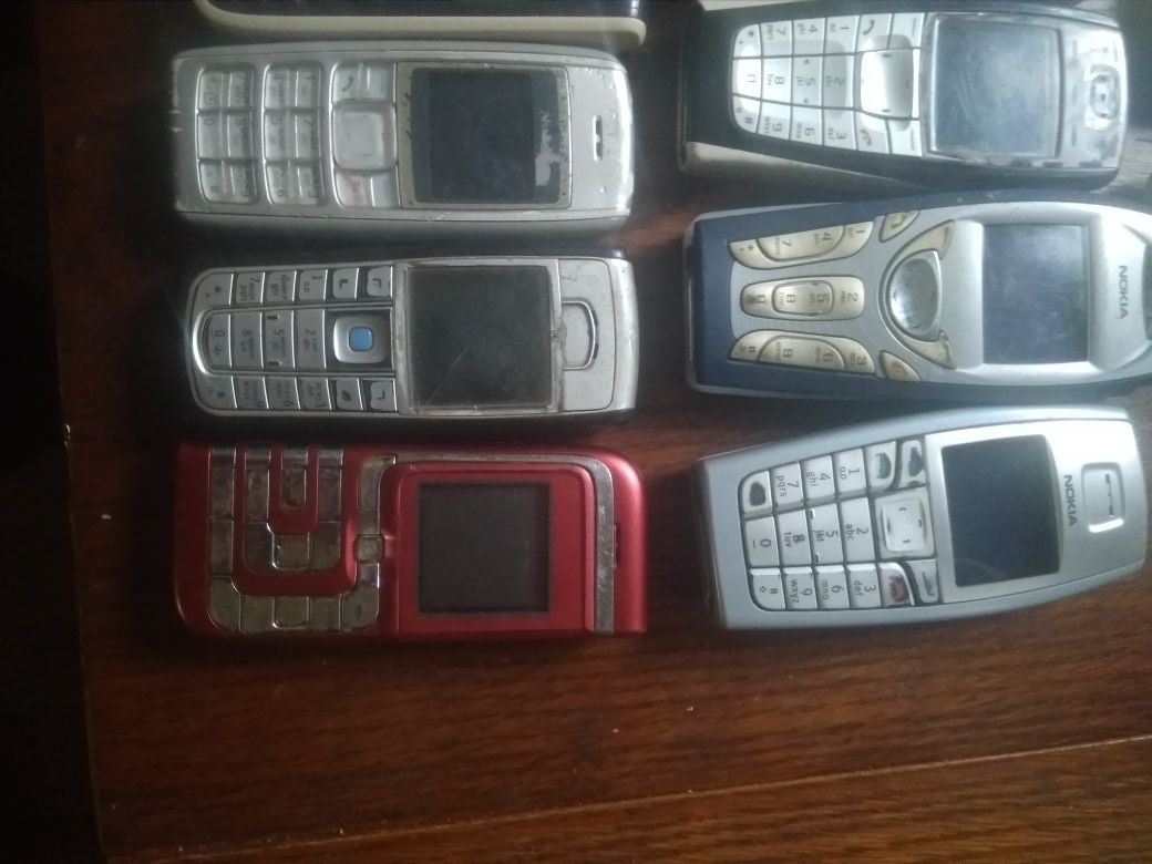 Мобильные телефоны разные