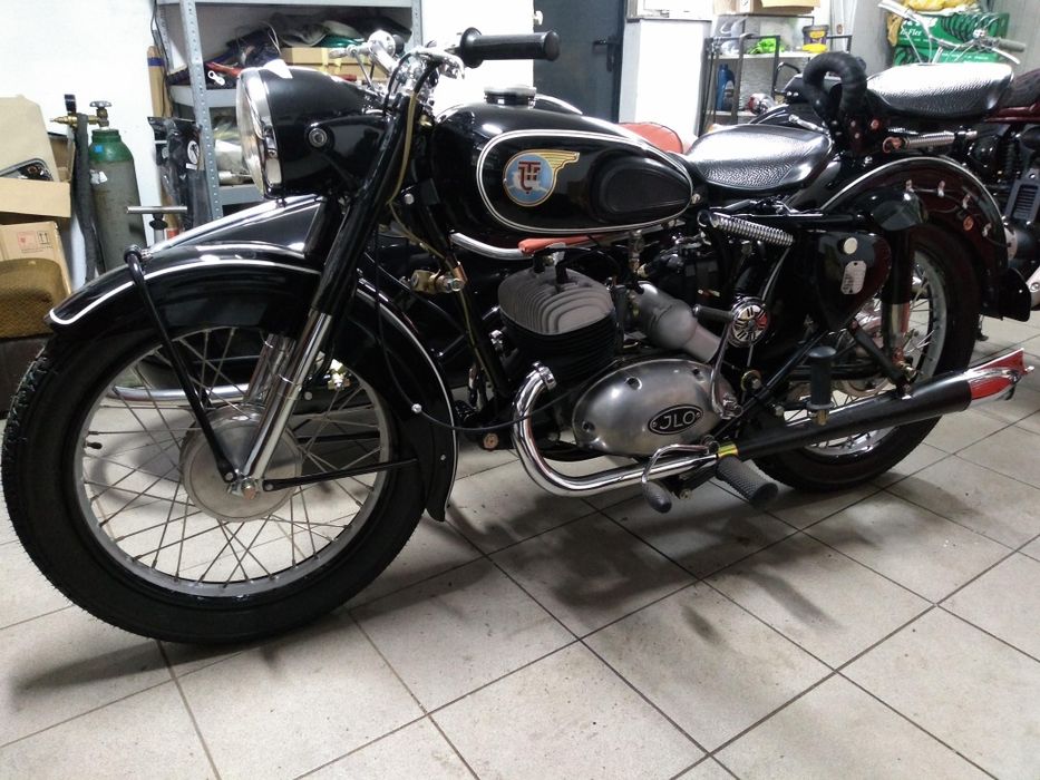 Motocykl zabytkowy UT TS252 ILO oferta świąteczna