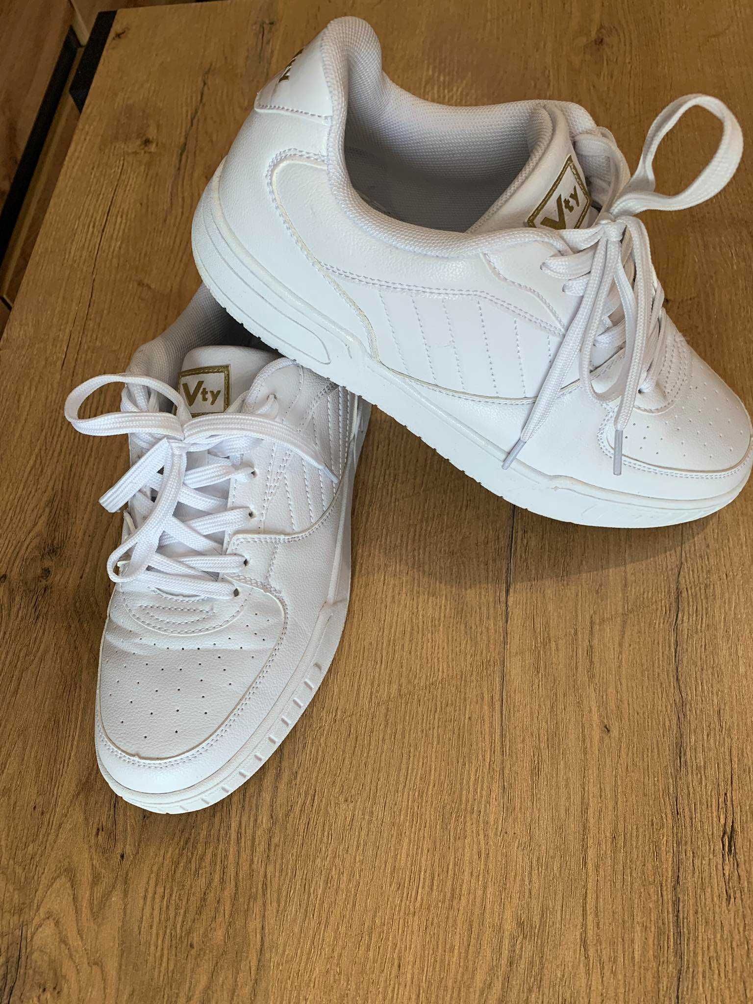 Białe Buty Sneakersy Vty Rozmiar 40 Raz Nałożone w Idealnym Stanie