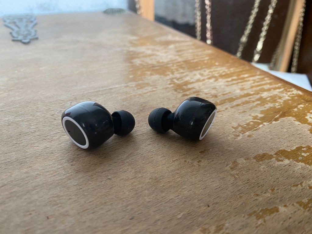 Earbuds Bluetooth Y50