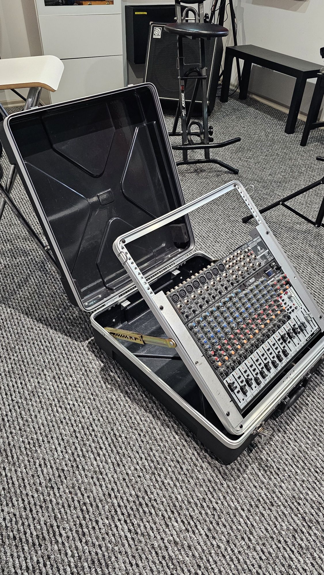 Mixer Behringer 2222USB+Case