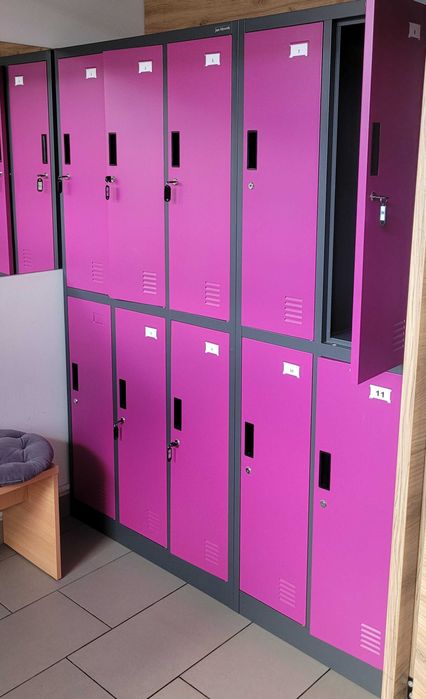 Szafa socjalna BHP firmy Jan Nowak
 ubraniowa 6-drzwiowa IGOR